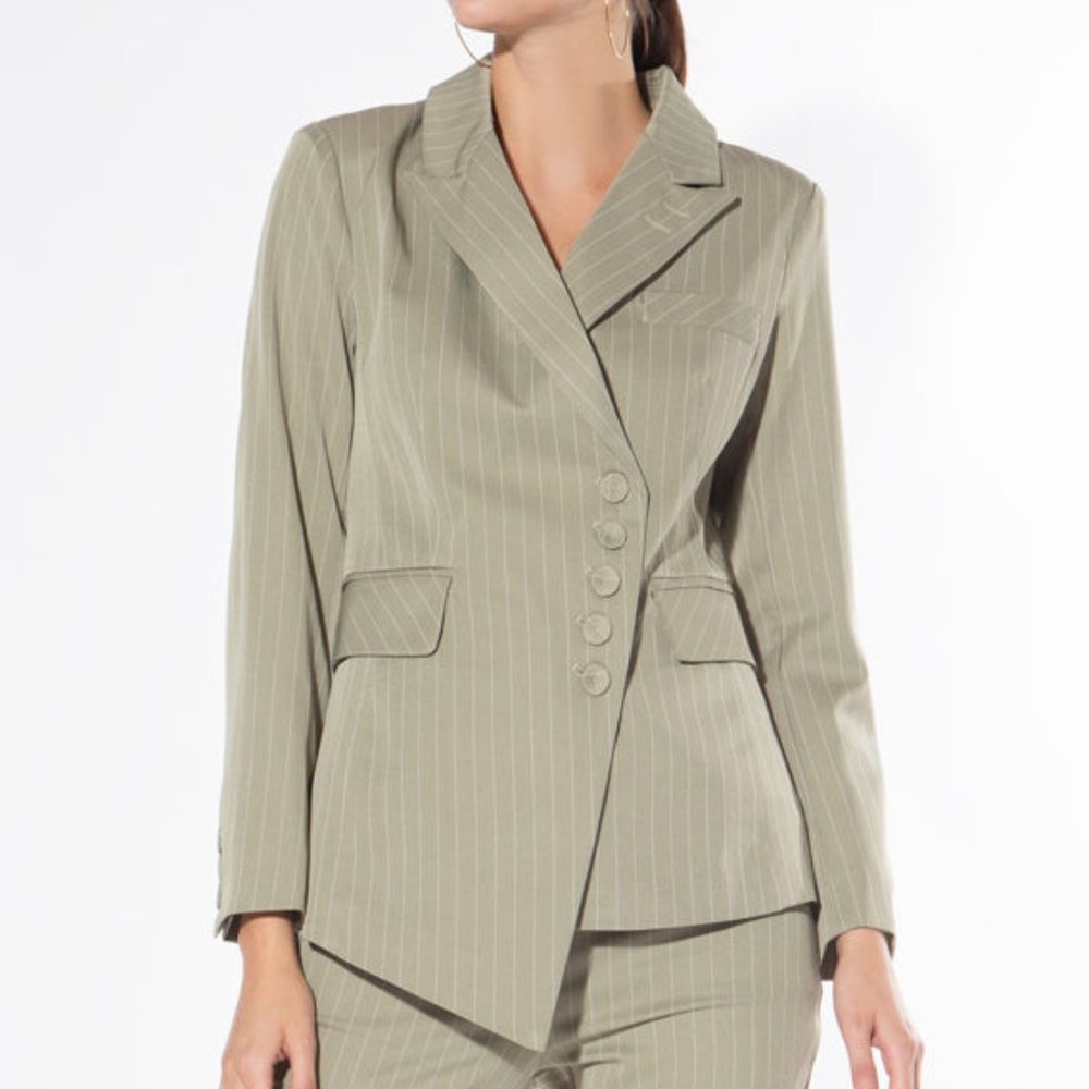 Pantsuit Set - Picture 2 of 6